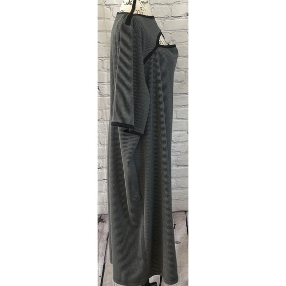 Avenue Women’s Pinstripe Sheath Dress (Size 26/28) - Picture 2 of 9